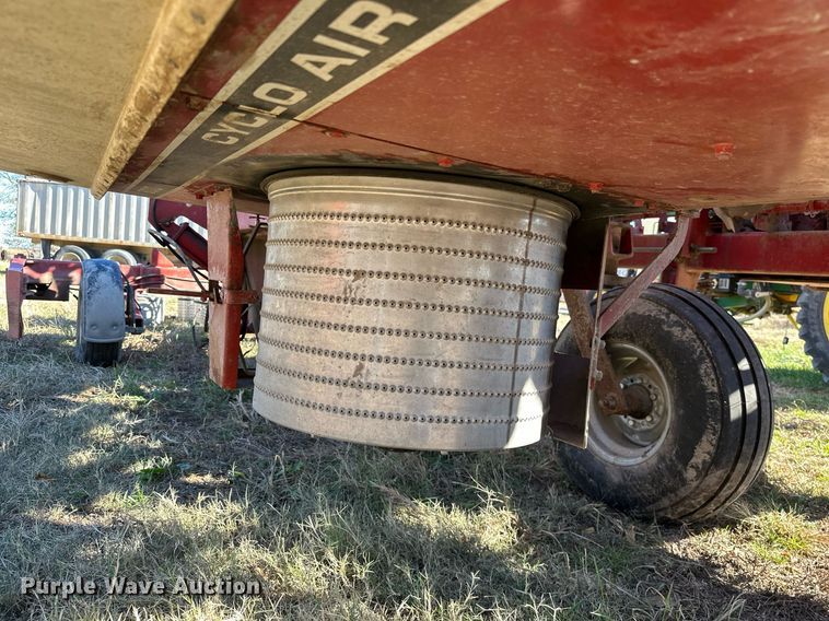 image for item KT9188 International 800  air seeder