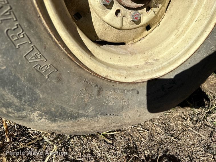 image for item KT9188 International 800  air seeder