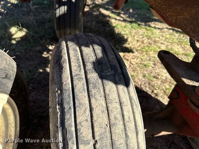 image for item KT9188 International 800  air seeder