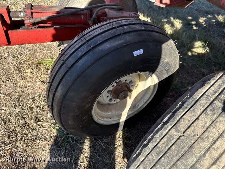 image for item KT9188 International 800  air seeder