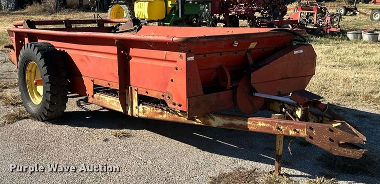 image for item KT9190 New Holland 518 manure spreader