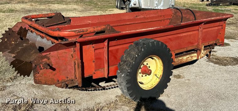 image for item KT9190 New Holland 518 manure spreader