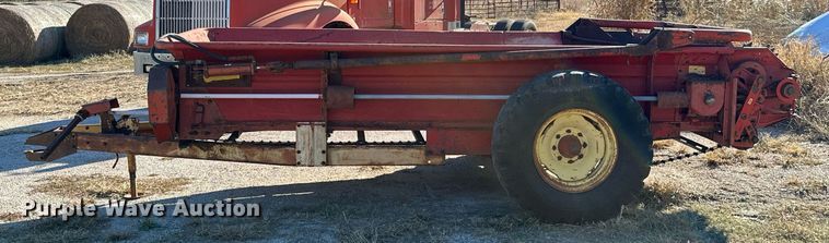 image for item KT9190 New Holland 518 manure spreader