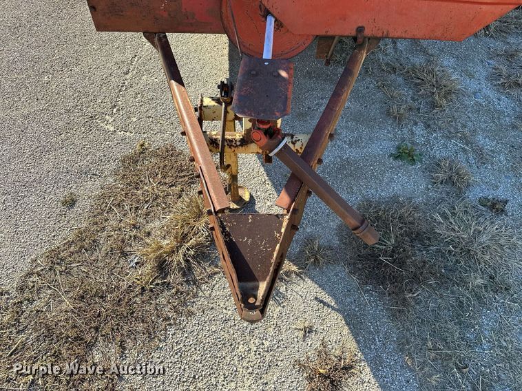 image for item KT9190 New Holland 518 manure spreader