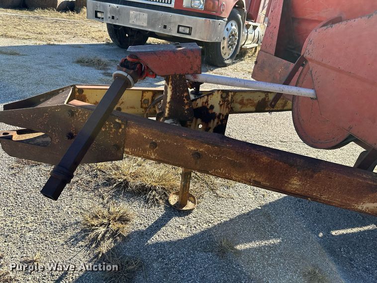 image for item KT9190 New Holland 518 manure spreader