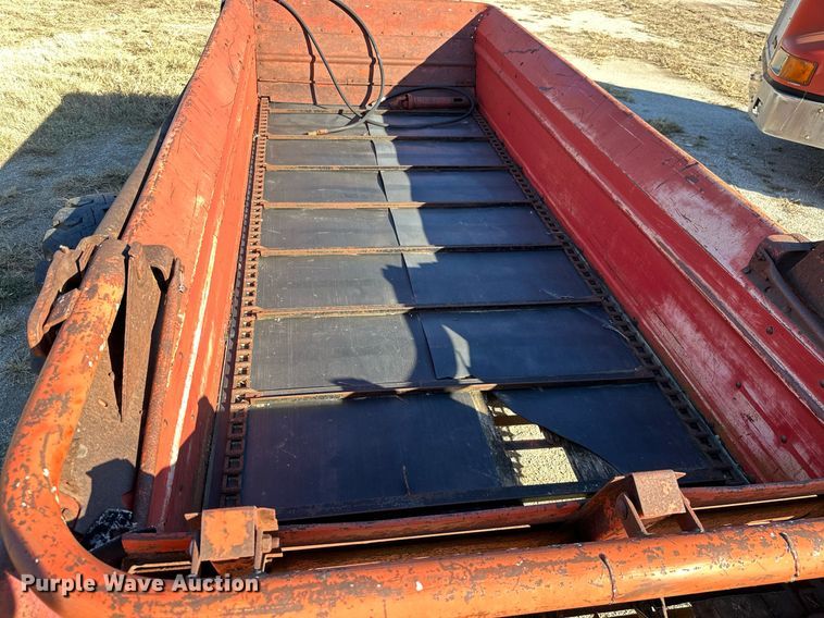 image for item KT9190 New Holland 518 manure spreader