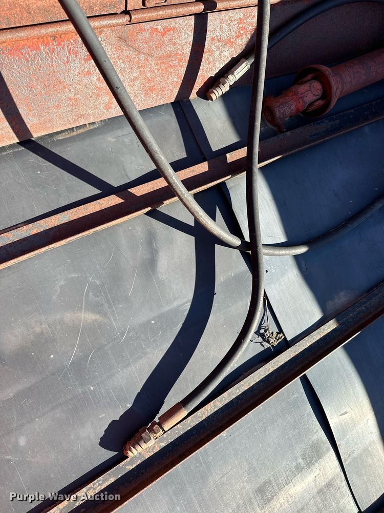 image for item KT9190 New Holland 518 manure spreader