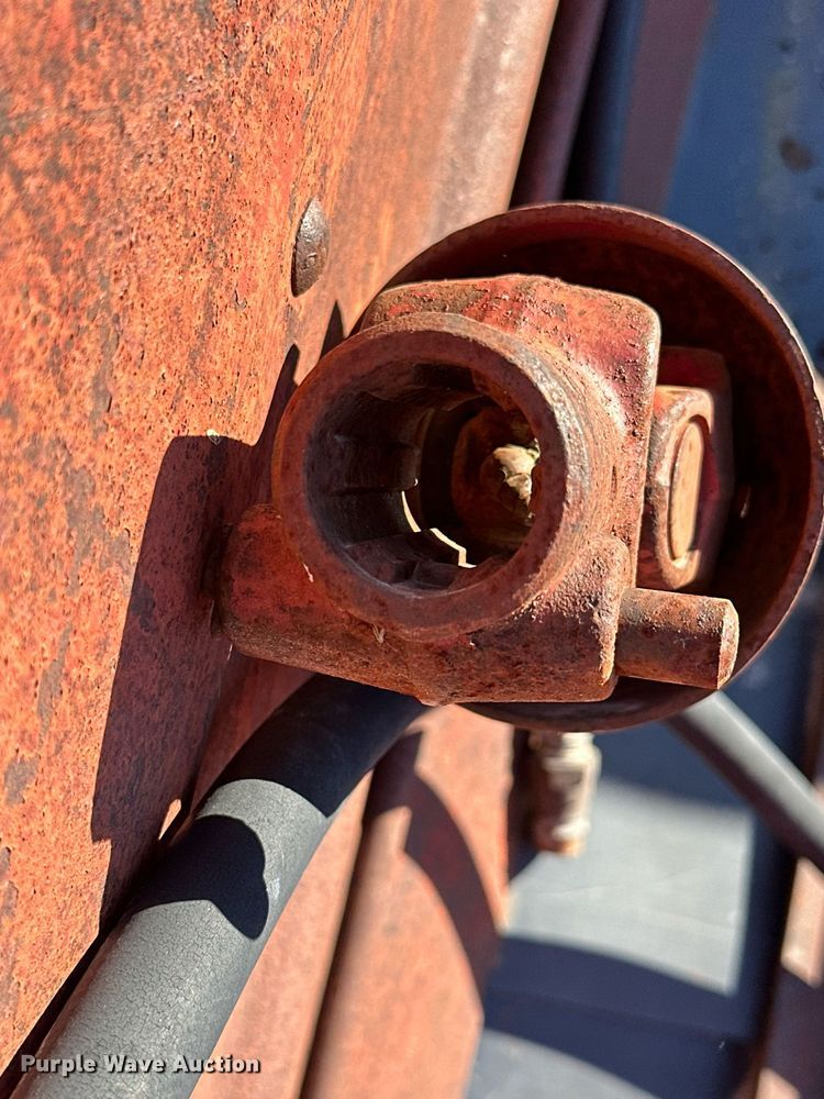 image for item KT9190 New Holland 518 manure spreader