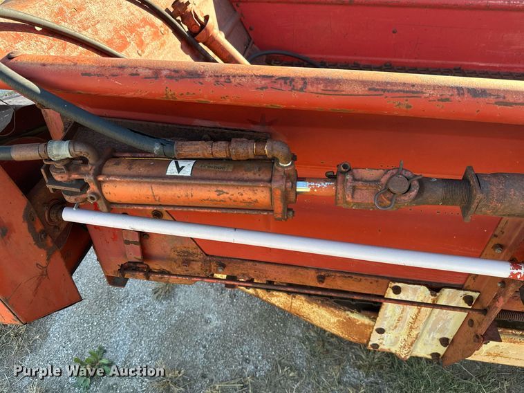 image for item KT9190 New Holland 518 manure spreader
