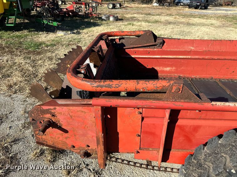 image for item KT9190 New Holland 518 manure spreader