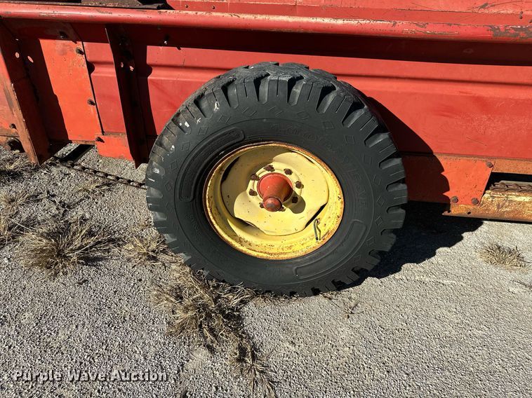 image for item KT9190 New Holland 518 manure spreader