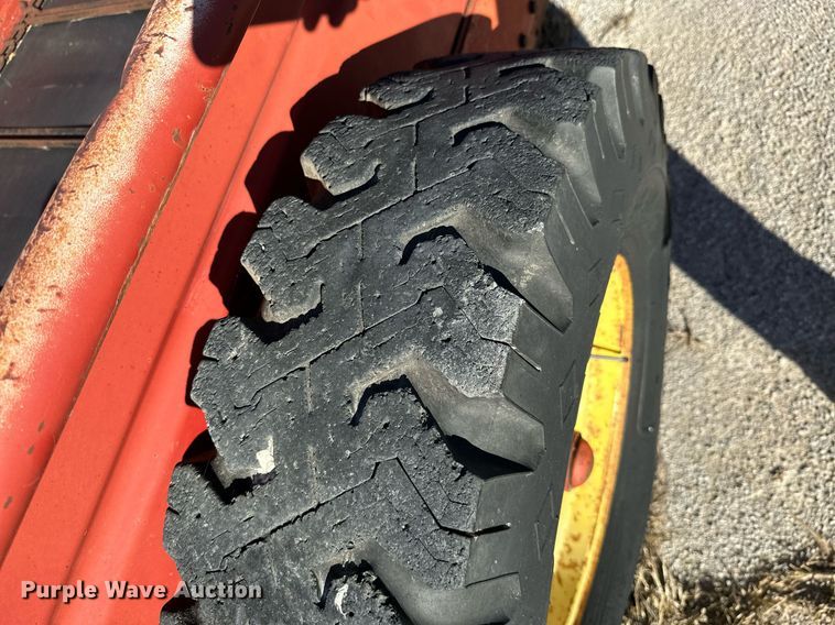 image for item KT9190 New Holland 518 manure spreader