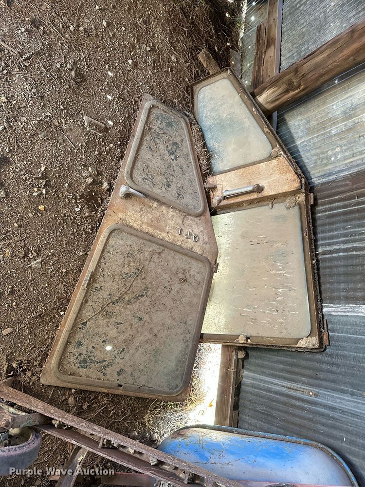 image for item KT9215 Oliver 1855  tractor