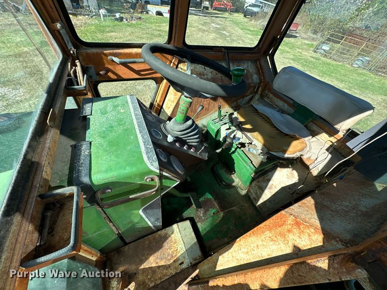 image for item KT9215 Oliver 1855  tractor