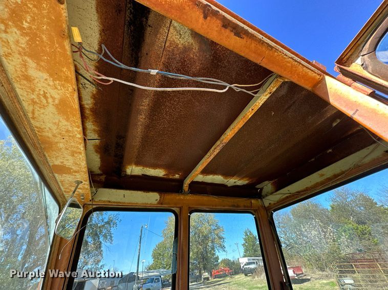 image for item KT9215 Oliver 1855  tractor