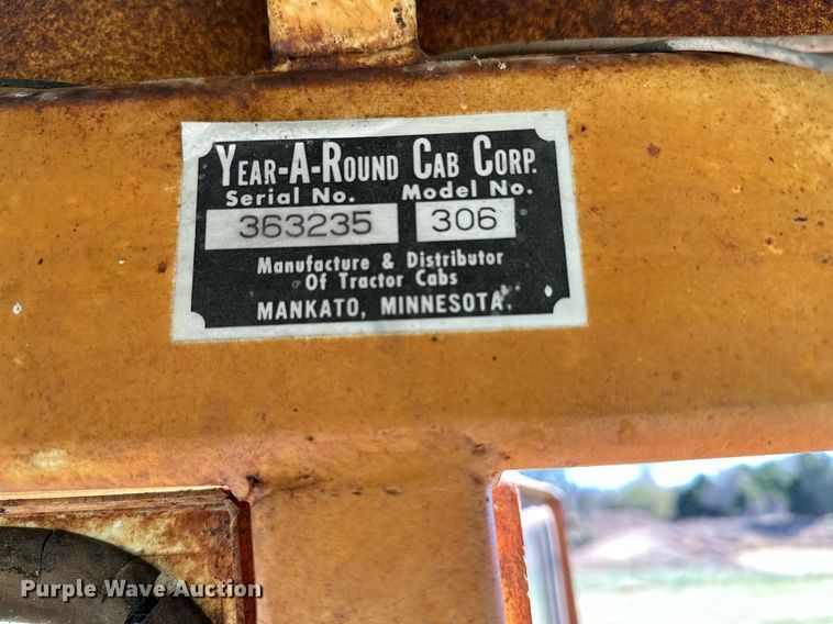 image for item KT9215 Oliver 1855  tractor