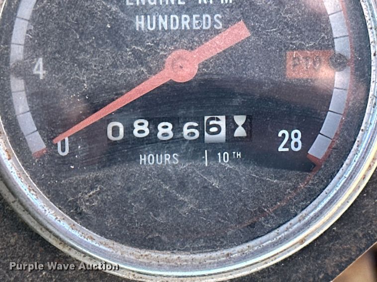 image for item KT9215 Oliver 1855  tractor