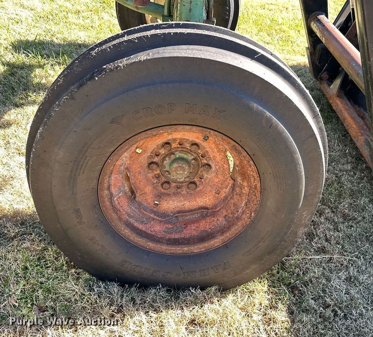 image for item KT9215 Oliver 1855  tractor