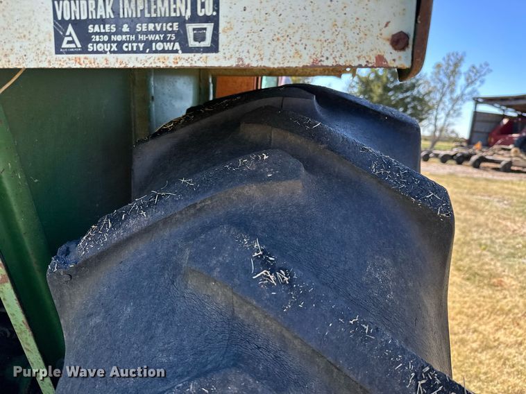 image for item KT9215 Oliver 1855  tractor