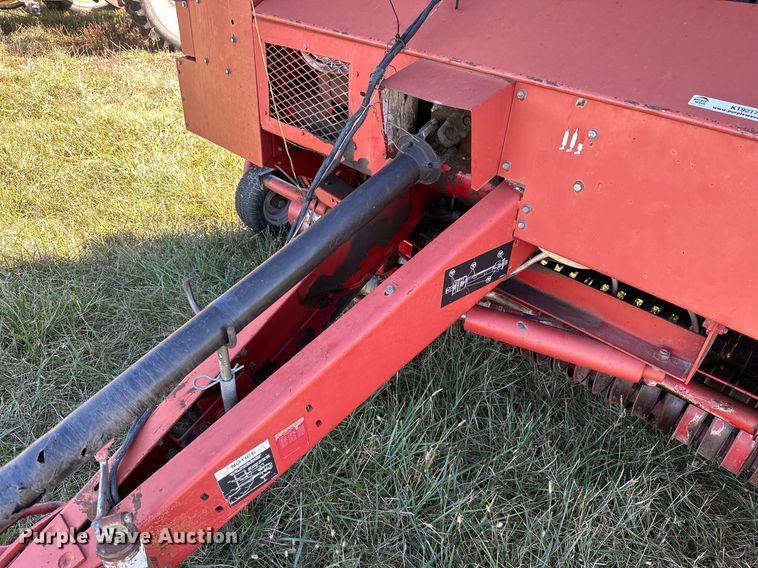 image for item KT9217 2000 Case RS561  round baler