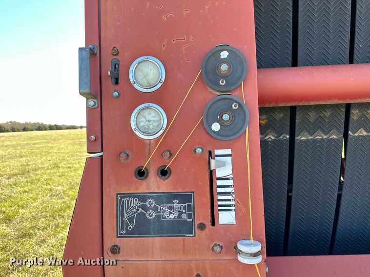 image for item KT9217 2000 Case RS561  round baler