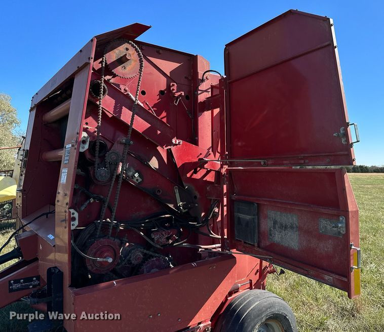 image for item KT9217 2000 Case RS561  round baler