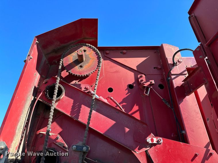 image for item KT9217 2000 Case RS561  round baler