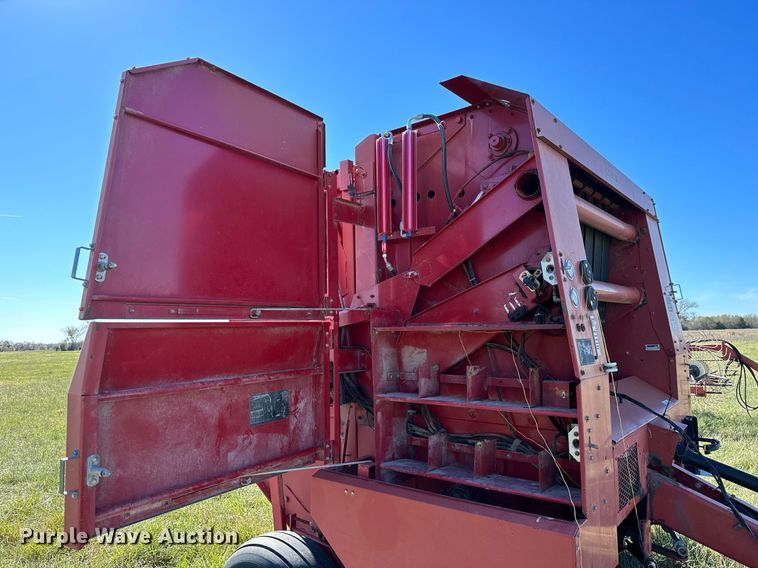 image for item KT9217 2000 Case RS561  round baler