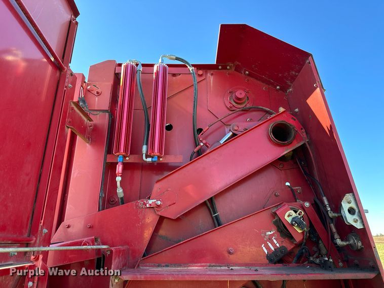 image for item KT9217 2000 Case RS561  round baler
