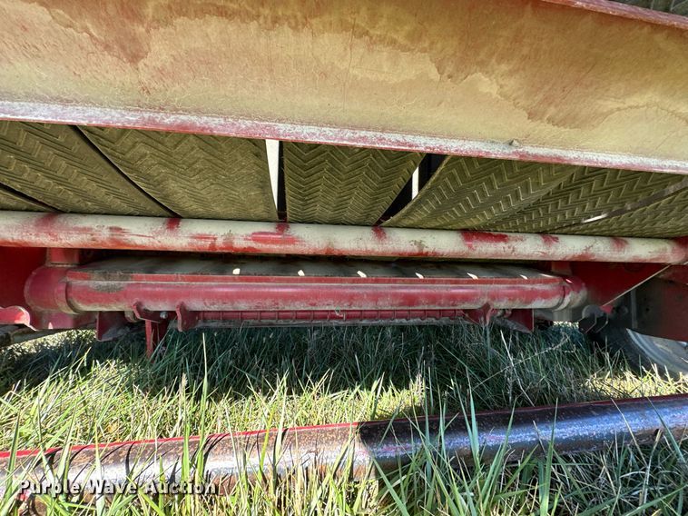 image for item KT9217 2000 Case RS561  round baler