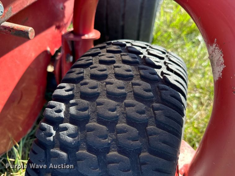 image for item KT9217 2000 Case RS561  round baler