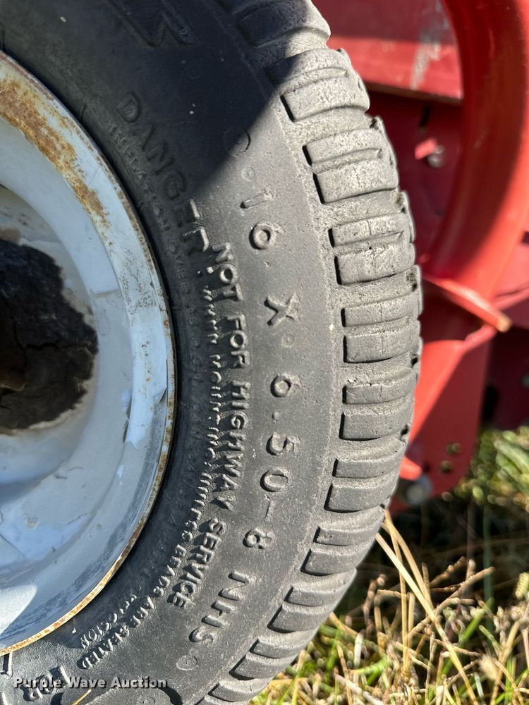 image for item KT9217 2000 Case RS561  round baler