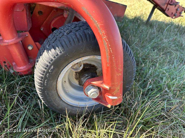 image for item KT9217 2000 Case RS561  round baler