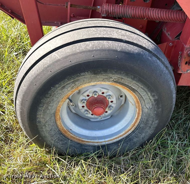 image for item KT9217 2000 Case RS561  round baler