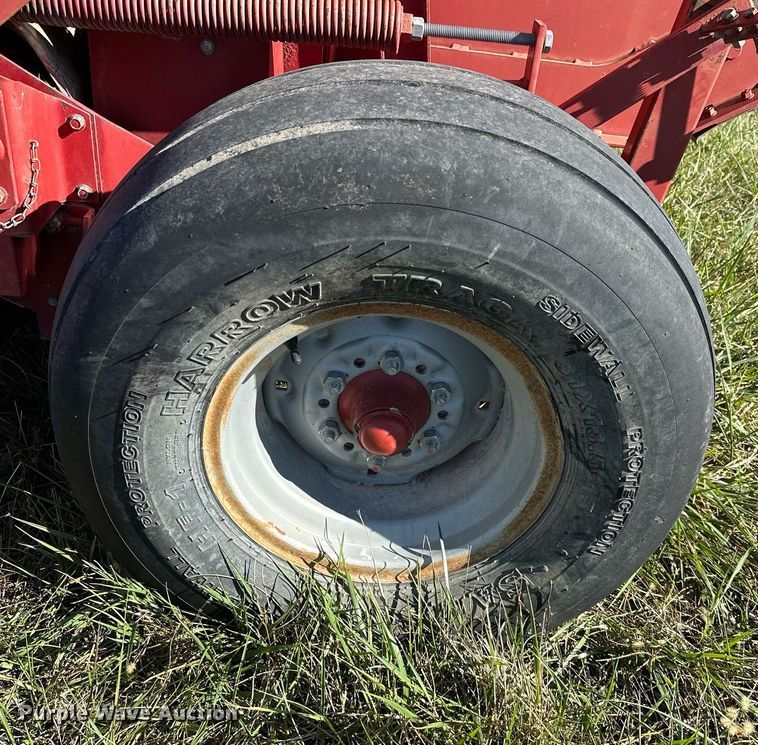 image for item KT9217 2000 Case RS561  round baler