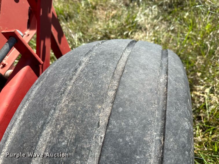 image for item KT9217 2000 Case RS561  round baler