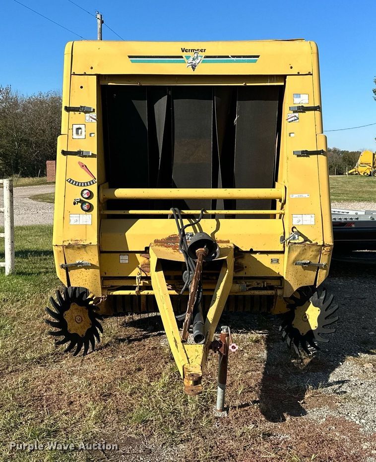 image for item KT9225 1993 Vermeer 605 Series K  round baler