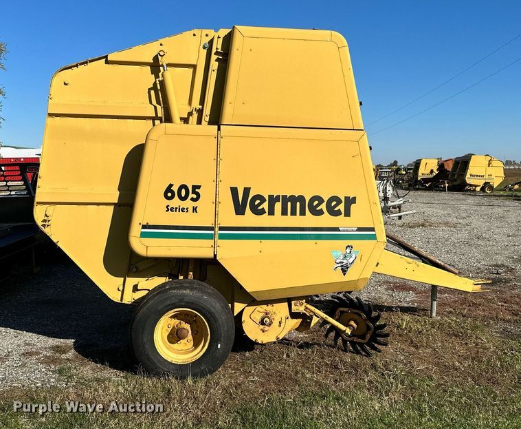 image for item KT9225 1993 Vermeer 605 Series K  round baler