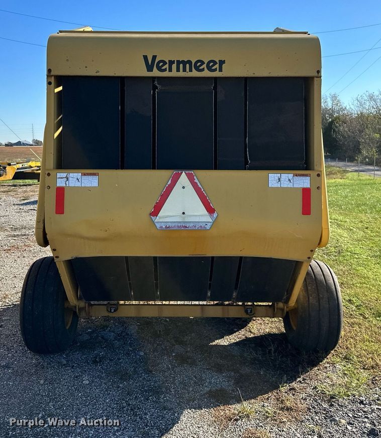 image for item KT9225 1993 Vermeer 605 Series K  round baler
