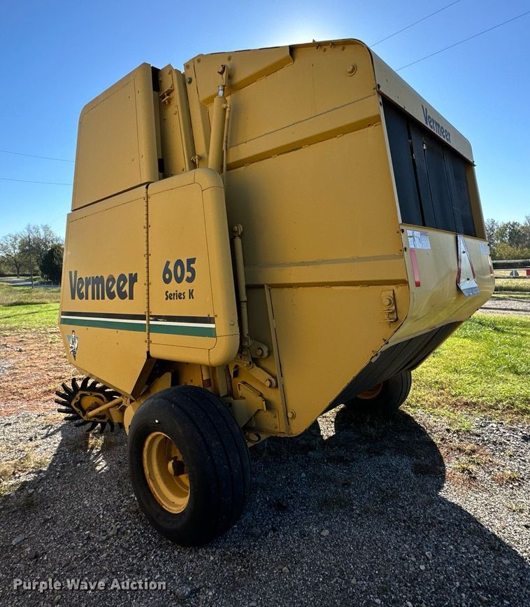 image for item KT9225 1993 Vermeer 605 Series K  round baler