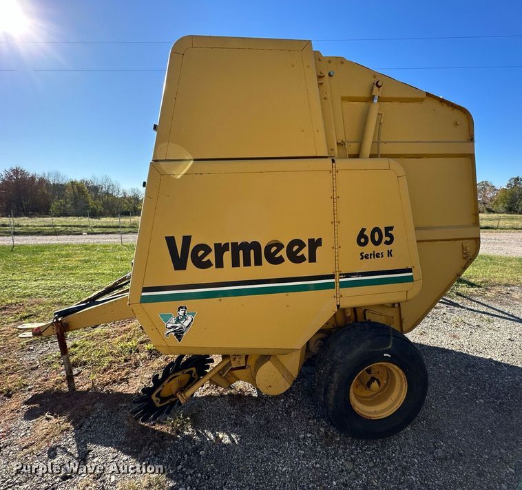 image for item KT9225 1993 Vermeer 605 Series K  round baler