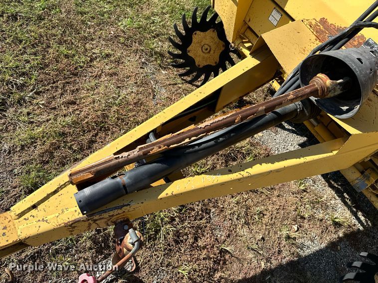 image for item KT9225 1993 Vermeer 605 Series K  round baler