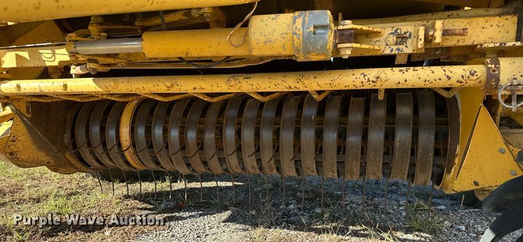 image for item KT9225 1993 Vermeer 605 Series K  round baler