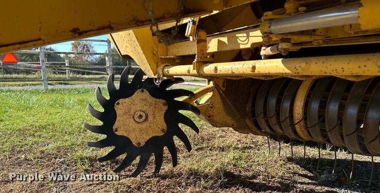 image for item KT9225 1993 Vermeer 605 Series K  round baler