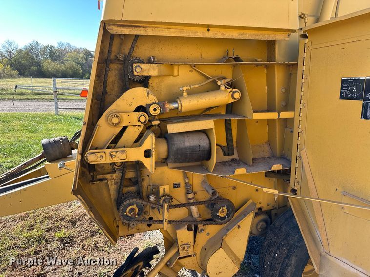 image for item KT9225 1993 Vermeer 605 Series K  round baler