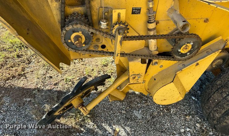 image for item KT9225 1993 Vermeer 605 Series K  round baler