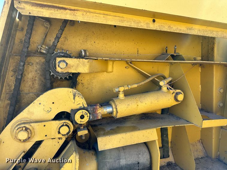 image for item KT9225 1993 Vermeer 605 Series K  round baler