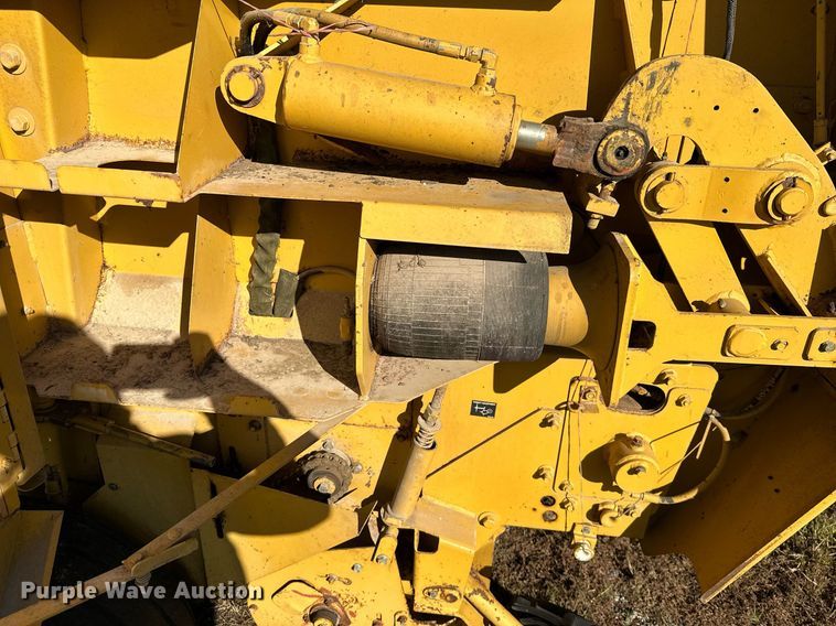 image for item KT9225 1993 Vermeer 605 Series K  round baler