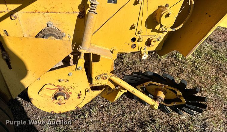 image for item KT9225 1993 Vermeer 605 Series K  round baler