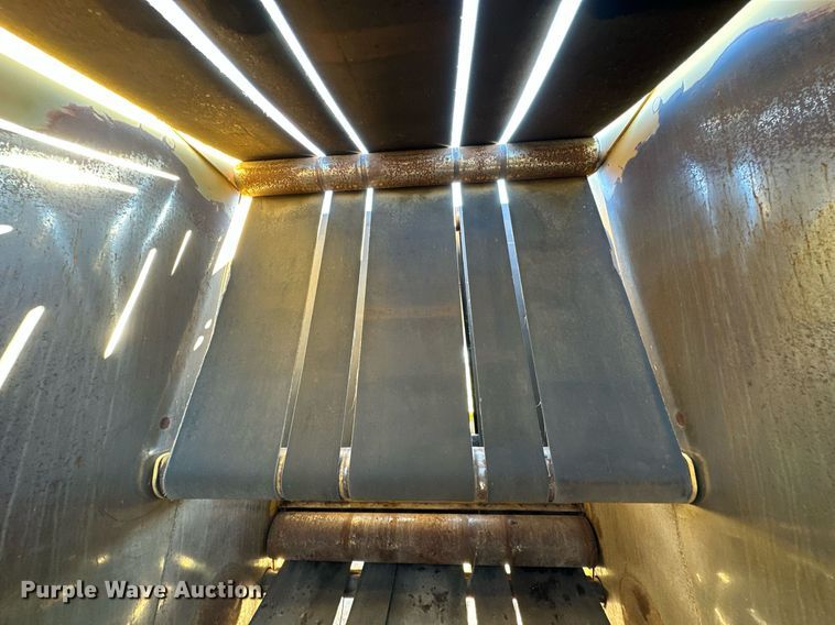 image for item KT9225 1993 Vermeer 605 Series K  round baler